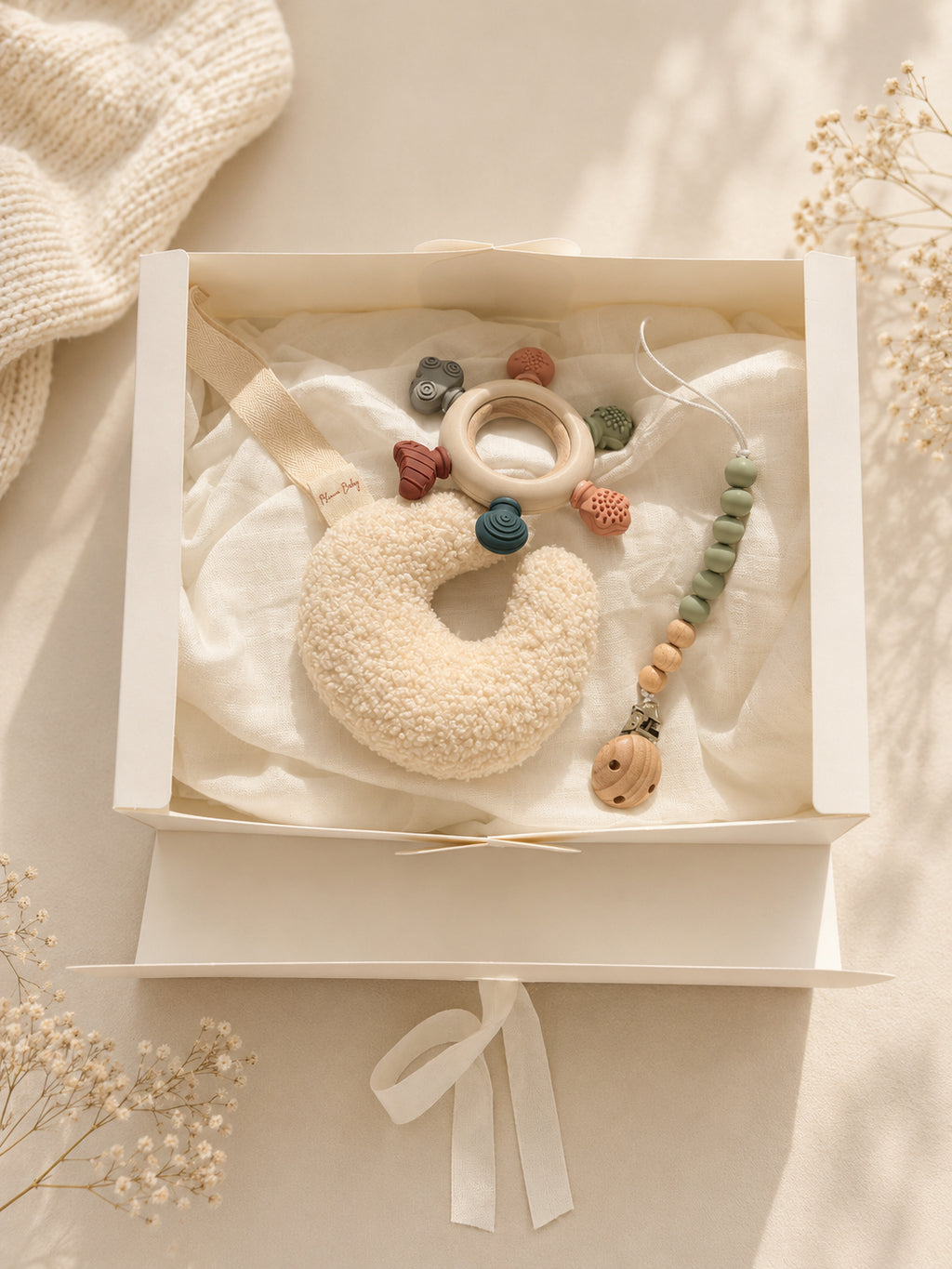 Newborn Essentials Cadeaubox Jongen – Speenknuffel, Hydrofiel Doek, Bijtring & Speenkoord | Kraamcadeau