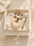 Newborn Essentials Cadeaubox Jongen – Speenknuffel, Hydrofiel Doek, Bijtring & Speenkoord | Kraamcadeau