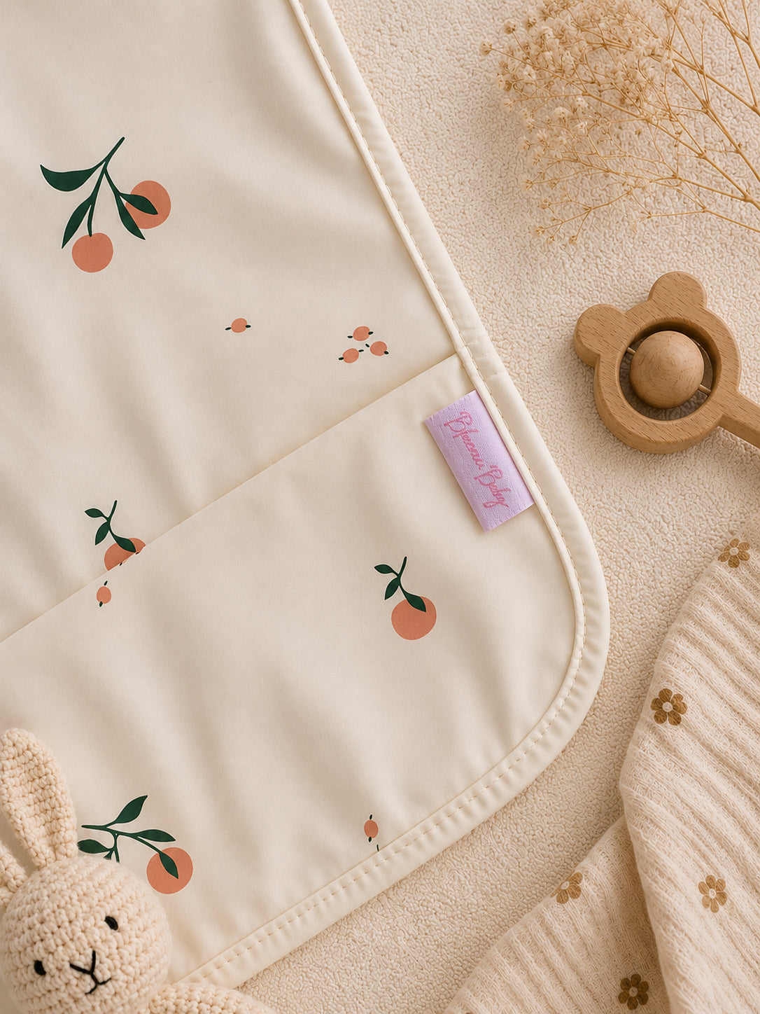 Slabbetje met Mouwen sinasappel print – Waterdicht & Eco-vriendelijk | Kraamcadeau